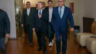 Emiliano García-Page junto al consejero de Hacienda, Administraciones Públicas y Transformación Digital, Juan Alfonso Ruiz Molina, y los responsables de Substrate IA.