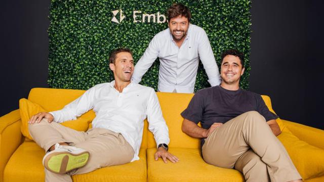 De derecha a izquierda: Tomás Gil, Antonio Berga y Carlos Serrano, fundadores de Embat.