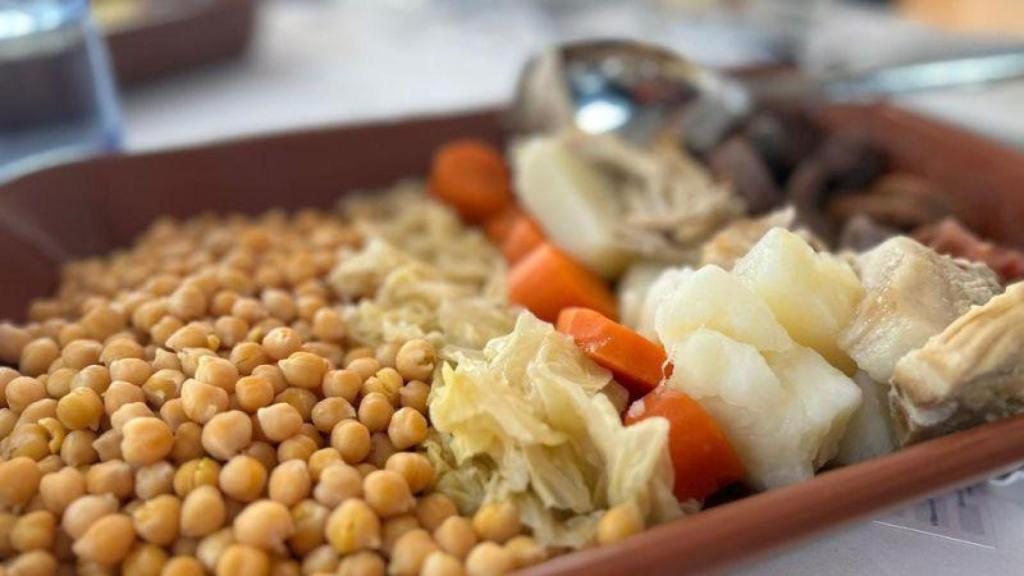 Un plato de cocido de la Ruta.