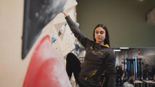Vídeo | Ainhize Belar, 18 años y ha completado un nivel de los más altos de escalada: es la primera española en lograrlo