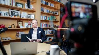 La líder de la ultraderecha alemana, Alice Weidel, durante la charla que ha mantenido con Elon Musk en X.