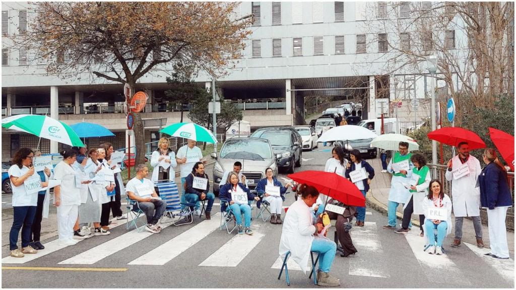 Protesta del personal del CHUAC de A Coruña este viernes
