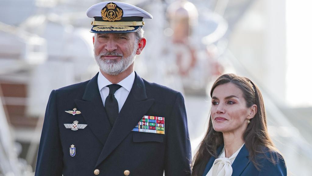 Los reyes en Cádiz durante el embarque de Leonor en Elcano