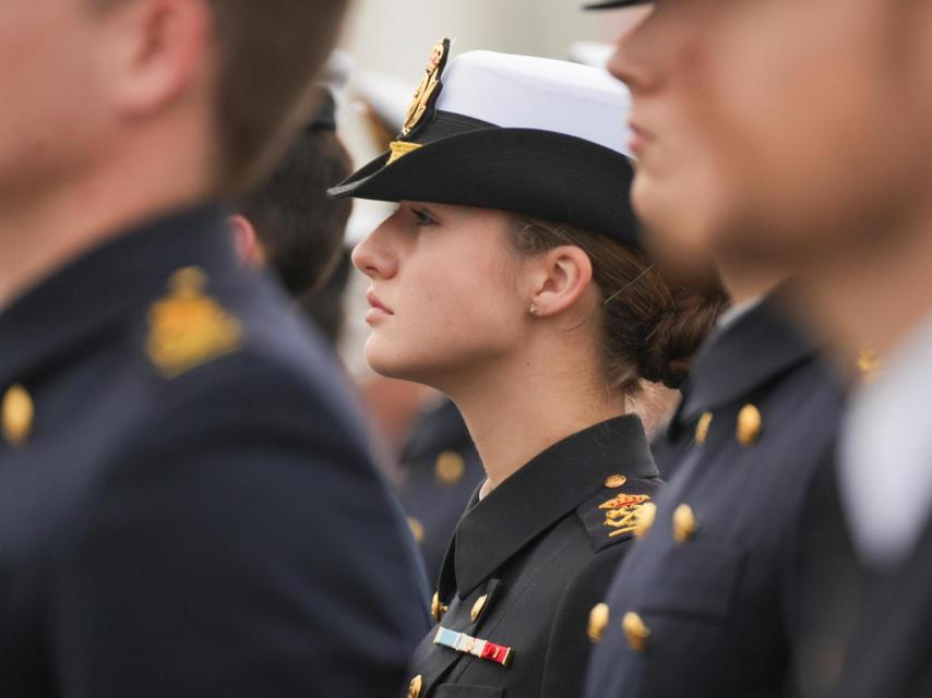 La princesa Leonor, antes de zarpar en el Juan Sebastián Elcano, el pasado domingo en el Puerto de Cádiz.