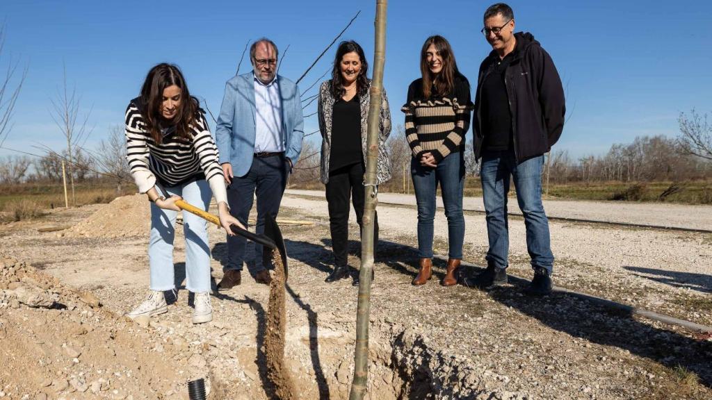 Los representantes municipales, en La Cartuja Baja.