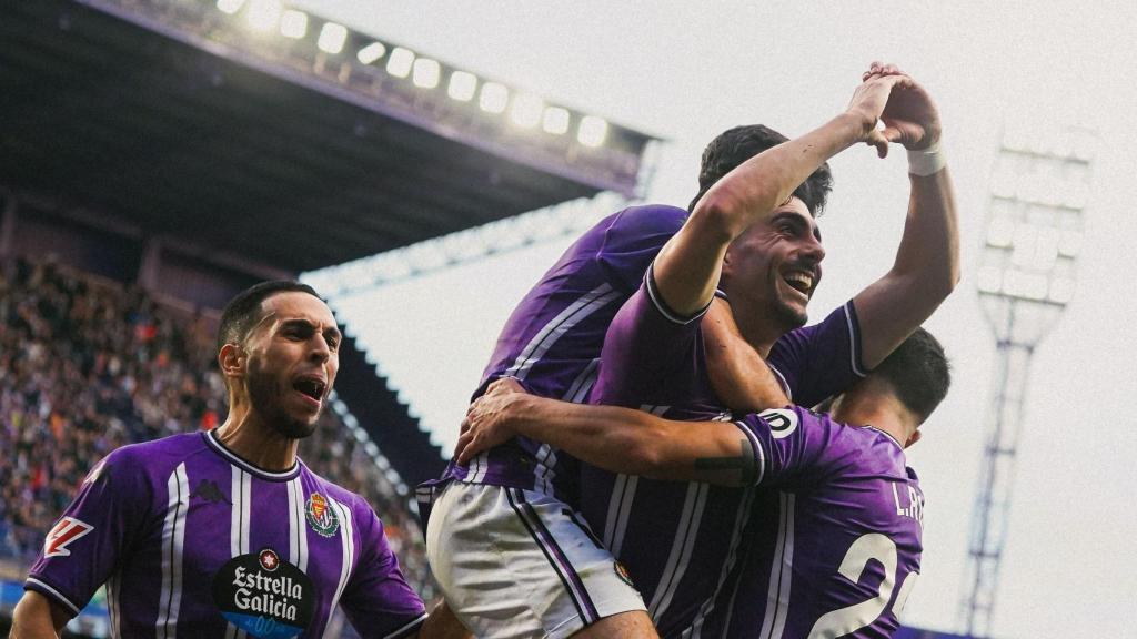 El Zorrilla en pie ante un imparable Real Valladolid que triunfa y arrasa en un partido contra el Betis
