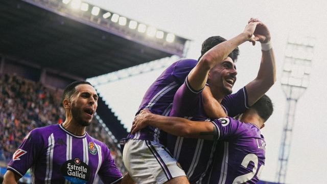El Zorrilla en pie ante un imparable Real Valladolid que triunfa y arrasa en un partido contra el Betis