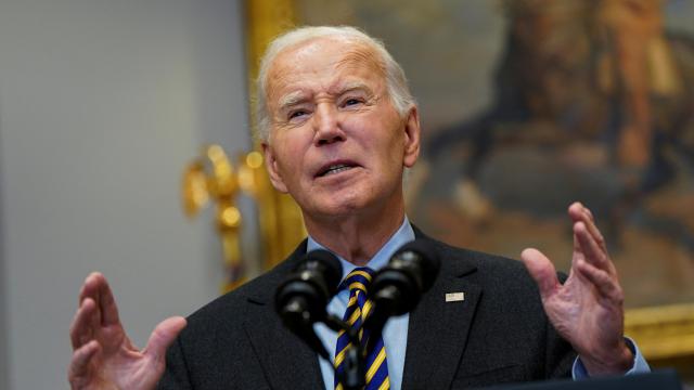 Joe Biden atiende a la prensa en la Casa Blanca este viernes.