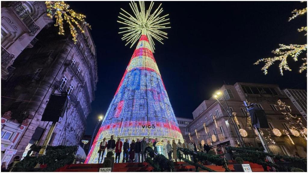 Homenaje a Valencia en el apagado de las luces de Vigo