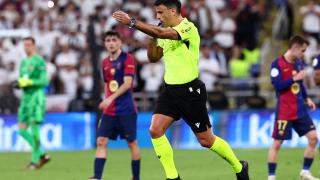 Gil Manzano, durante la final de la Supercopa de España entre Real Madrid y FC Barcelona