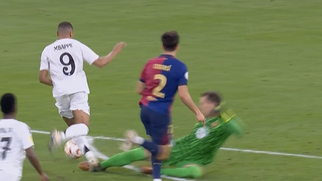 Falta de Szczesny a Mbappé