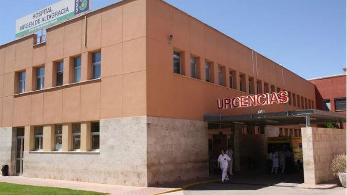 Trasladados al hospital dos mujeres y un hombre heridos en una reyerta ...