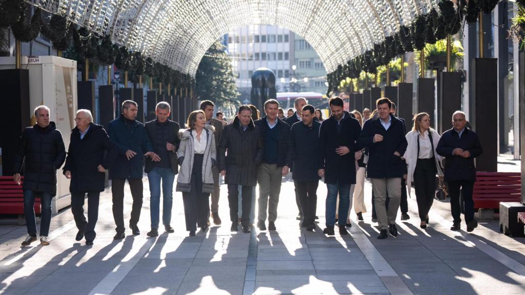 Feijóo llega, este domingo, al hotel Reconquista de Oviedo junto a los barones del PP, para firmar la Declaración de Asturias.