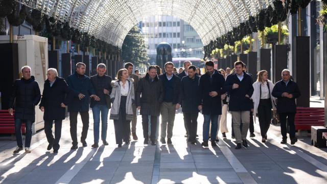 Feijóo llega, este domingo, al hotel Reconquista de Oviedo junto a los barones del PP, para firmar la Declaración de Asturias.