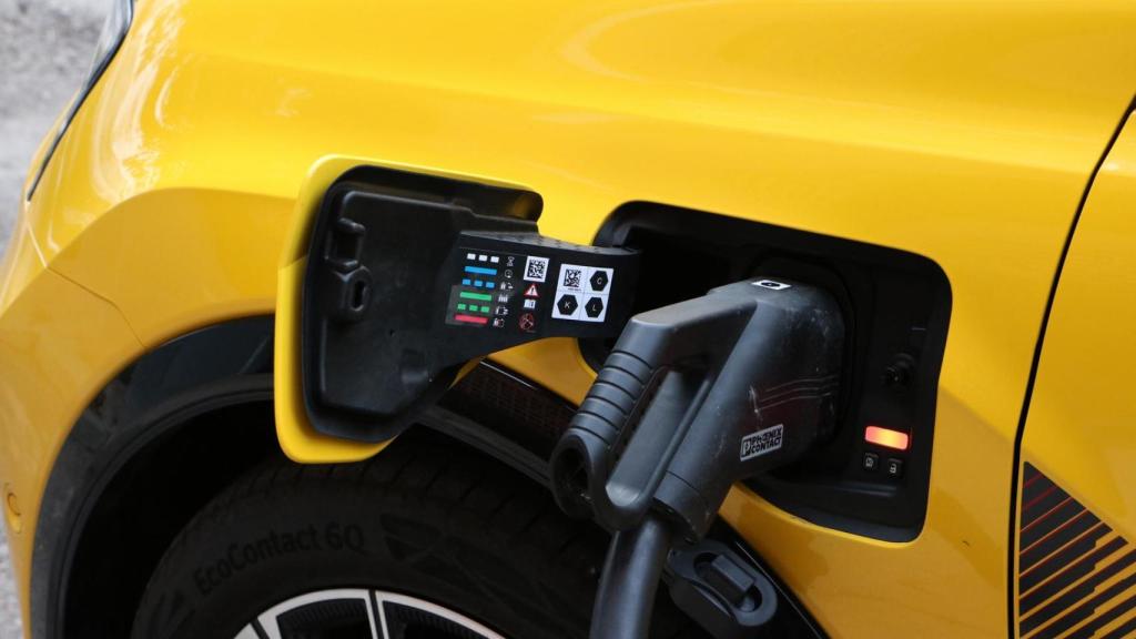 Toma de carga del Renault 5.