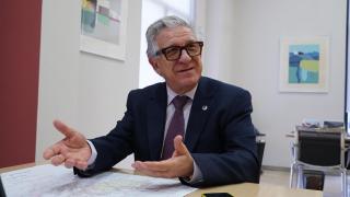 Javier Machi, en su despacho del Colegio de Caminos, Canales y Puertos de la Comunidad Valenciana.