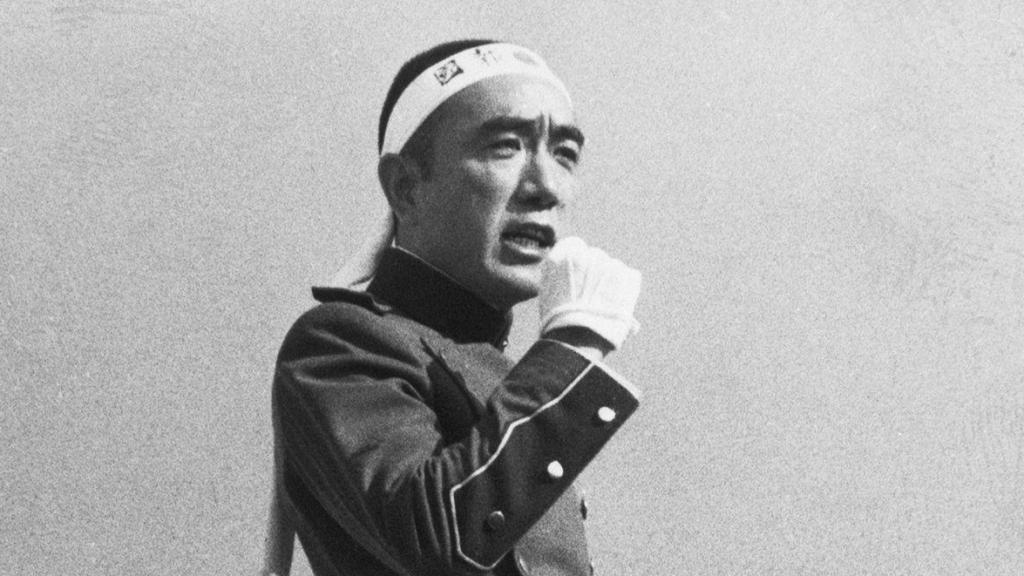 Yukio Mishima dando un discurso minutos antes de suicidarse. Foto: Nationaal Archief