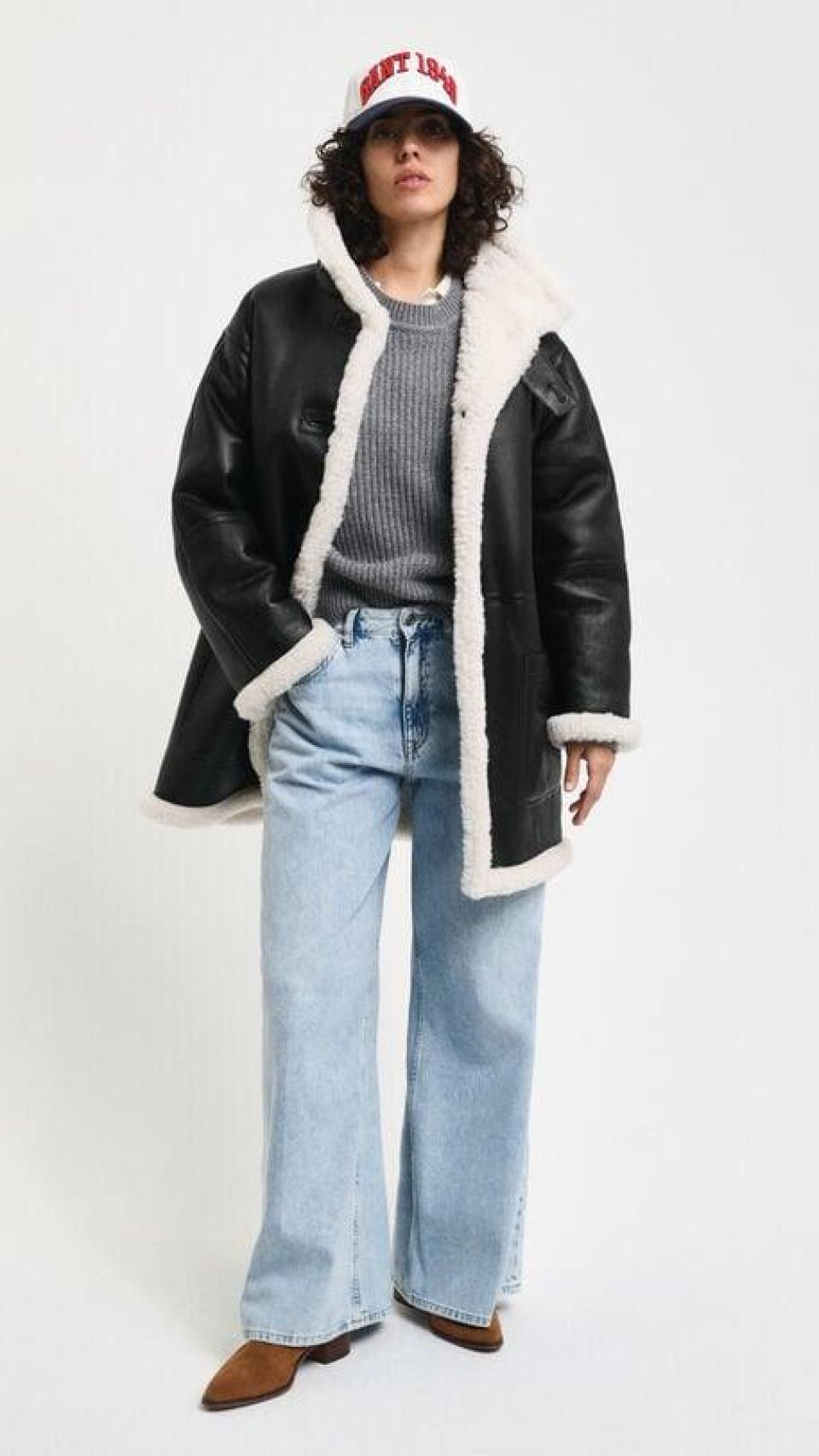 Abrigo de piel con forro de borrego de Gant.