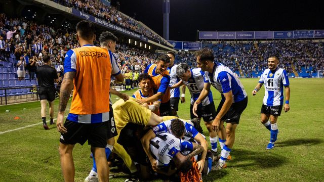 Los jugadores del Hércules celebrando un gol.