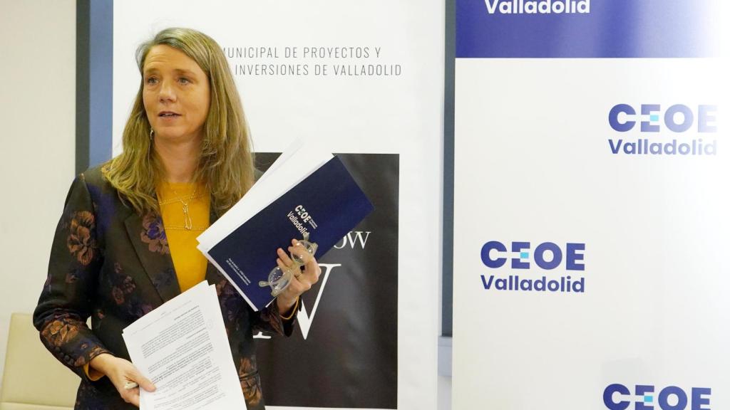 La presidenta de CEOE Valladolid, Ángela de Miguel, realiza un balance económico del año 2024 y analiza asuntos de actualidad económica y empresarial