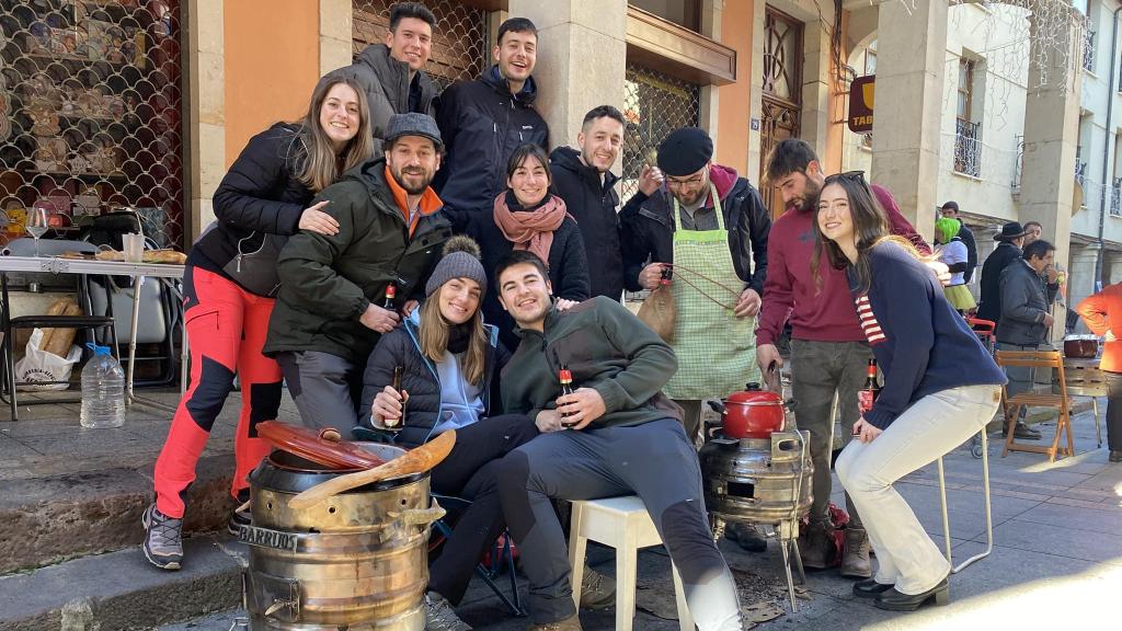 Un grupo de participantes en el  IV Concurso de Ollas Ferroviarias