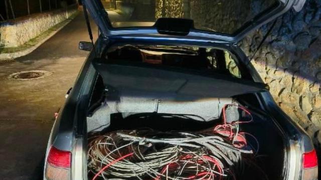 Maletero cargado de cobre