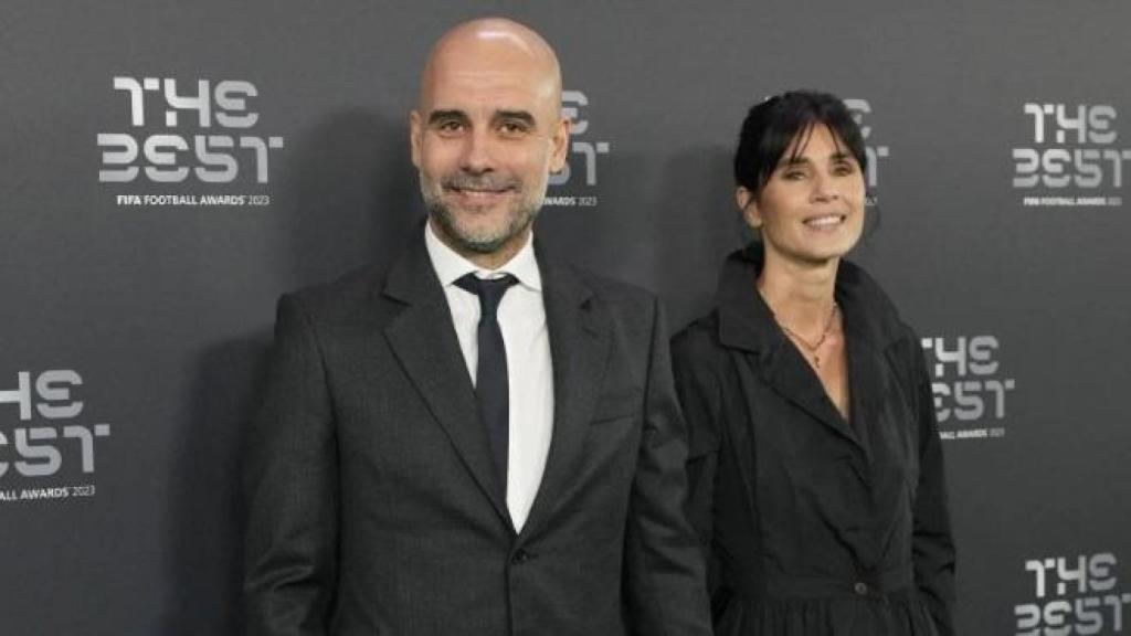Pep Guardiola y Cristina Serra, durante la gala de los premios The Best.