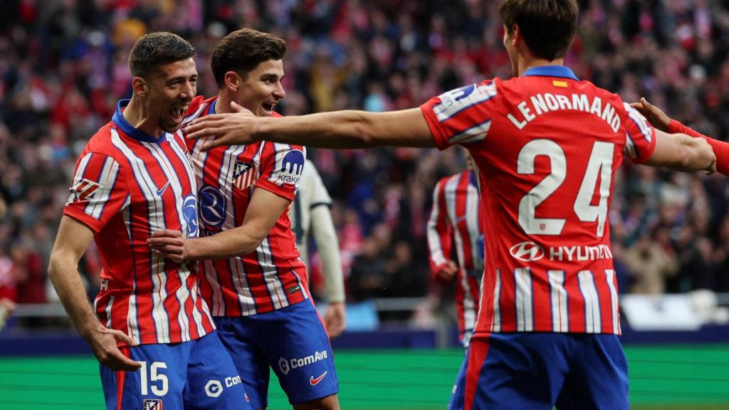 Julian Alvarez un gol junto con Clement Lenglet y Robin Le Normand