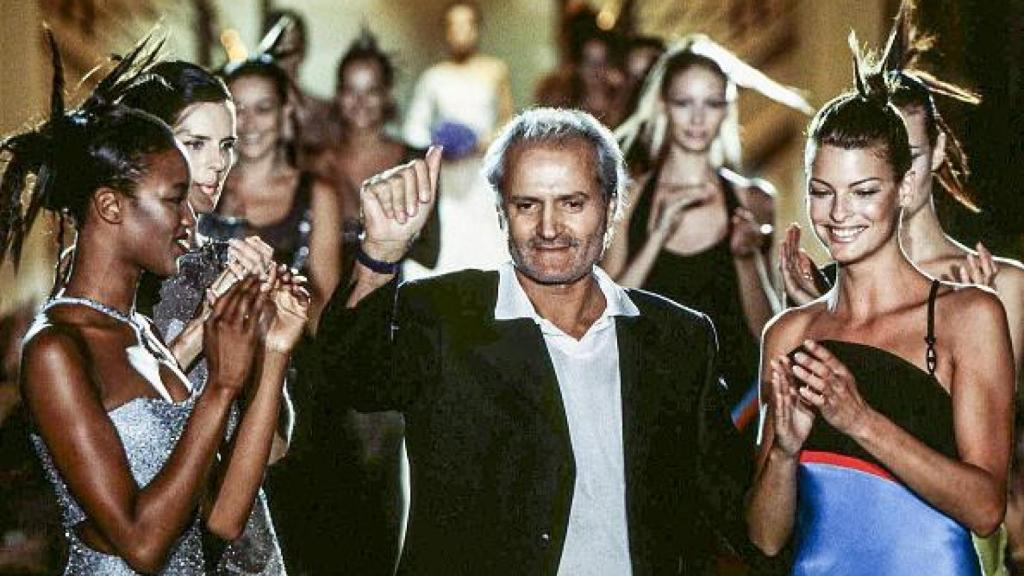 Gianni Versace en el desfile de Atelier Versace Haute Couture FW 1996-1997