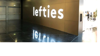 El nuevo abrigo superligero de Lefties perfecto para la nieve y los días de lluvia: en dos colores diferentes y por solo 19 euros