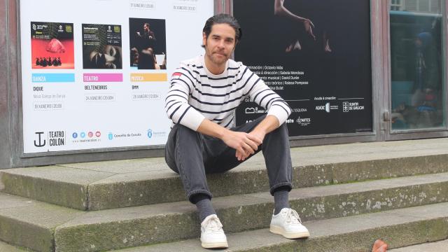 Adrián Castiñeiras, frente al teatro Colón de A Coruña.