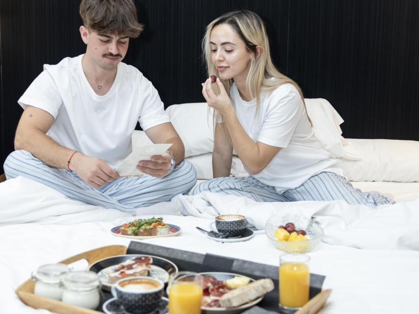 Desayuno buffet en la cama.