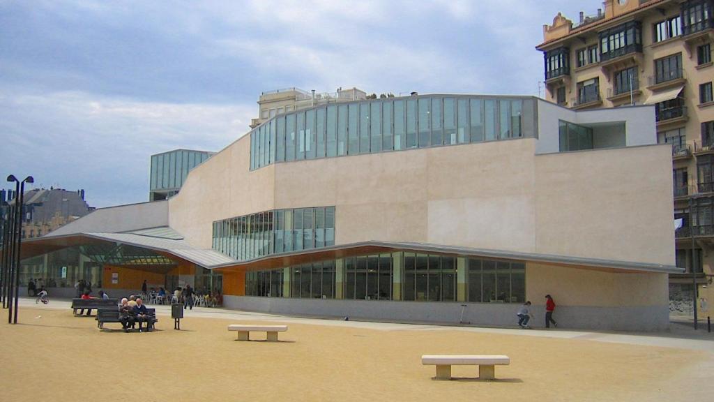 La biblioteca Jaume Fuster, una de las obras del arquitecto Josep Llinàs.