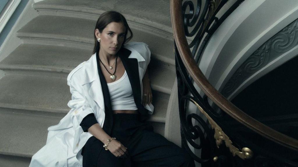 María Pombo vistiendo un modelo de Leneim.