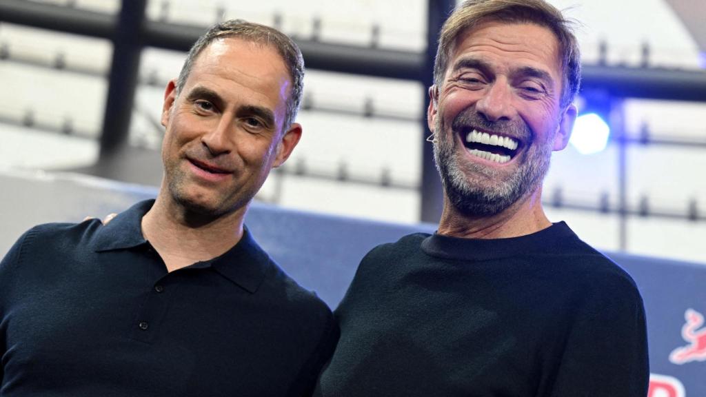 director ejecutivo de Red Bull, Oliver Mintzlaff, junto a Jürgen Klopp