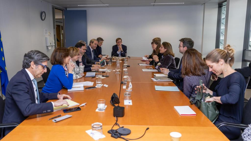 Reunión entre Teresa Ribera, vicepresidenta de la Comisión Europea, y los directivos de las principales empresas europeas de telecomunicaciones.