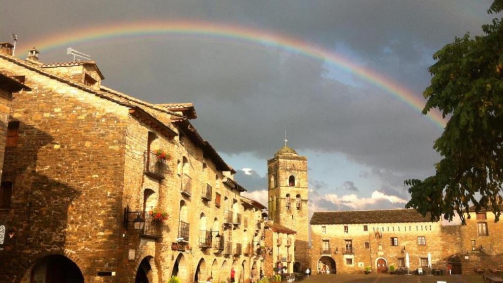Plaza Mayor, Aínsa.