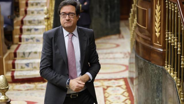 El ministro para la Transformación Digital, Óscar López, durante una sesión de control al Gobierno, en el Congreso de los Diputados, a 18 de diciembre de 2024, en Madrid (España).