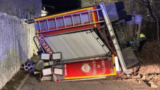 Imagen del vuelco del camión de bomberos