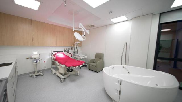 Una bañera de parto en UTPR en el nuevo hospital.