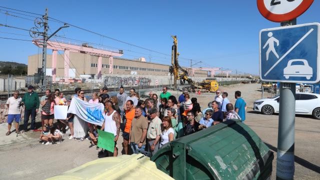 Vecinos del 'salto del carnero' se concentran contra la obra de Adif en Palencia en una foto de archivo