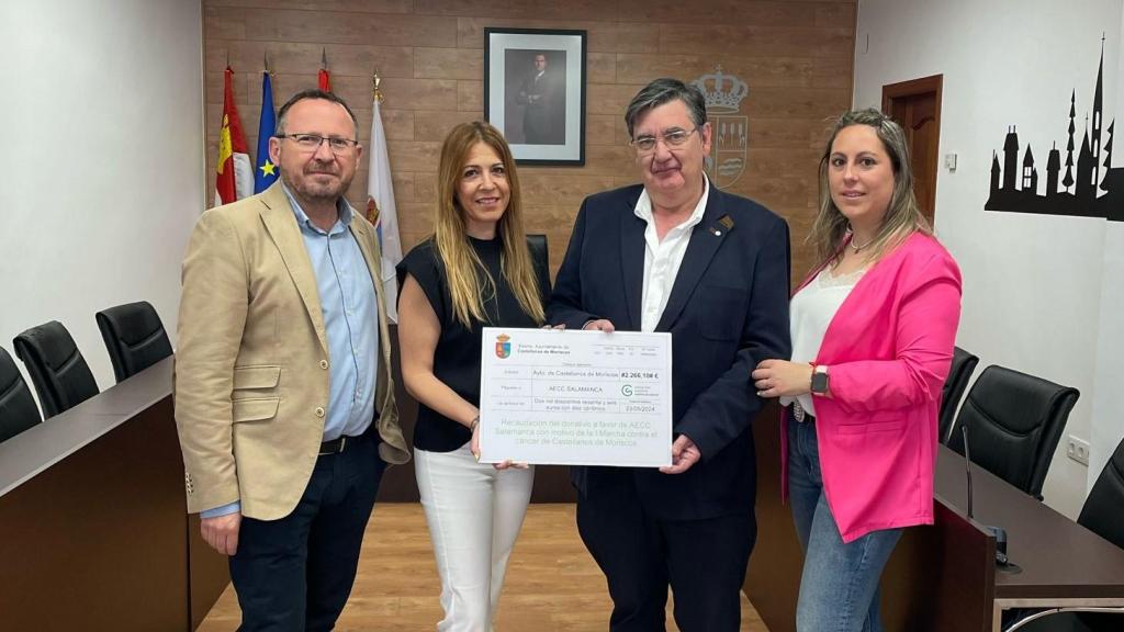 La alcaldesa Victoria Manjon, junto a la concejala de Cultura, Familia y Salud, Belén Vacas