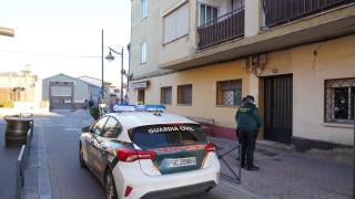 La Guardia Civil en el lugar de los hechos tras el asesinato en Viana de Cega