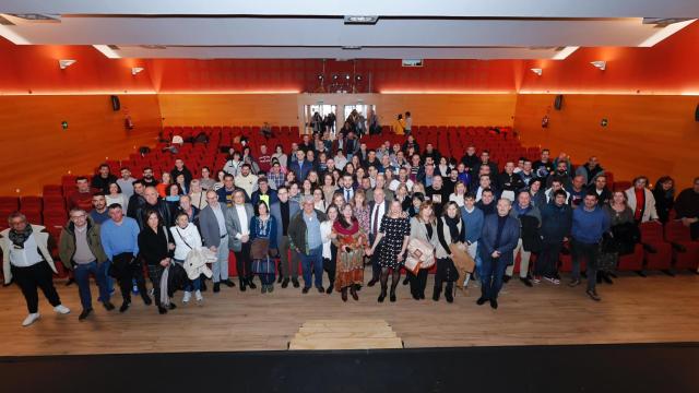 El alcalde de Valladolid, Jesús Julio Carnero, preside un acto con presencia del personal laboral del Ayuntamiento vinculado al proceso de estabilización