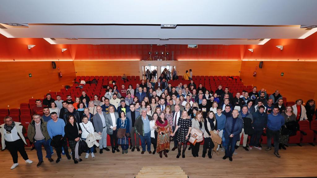 El alcalde de Valladolid, Jesús Julio Carnero, preside un acto con presencia del personal laboral del Ayuntamiento vinculado al proceso de estabilización