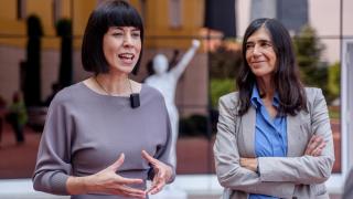 Diana Morant junto a María Blasco en el CNIO en septiembre de 2022.