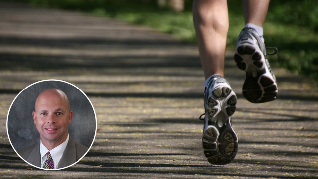 Mark J. Mendeszoon es podólogo y cirujano del pie. (Alves / Flickr)