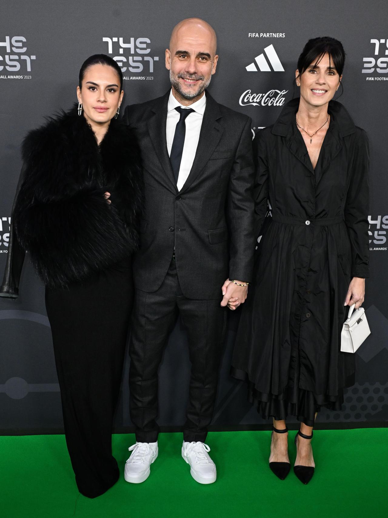 María Guardiola junto a sus padres en la gala 'The Best' de 2024.