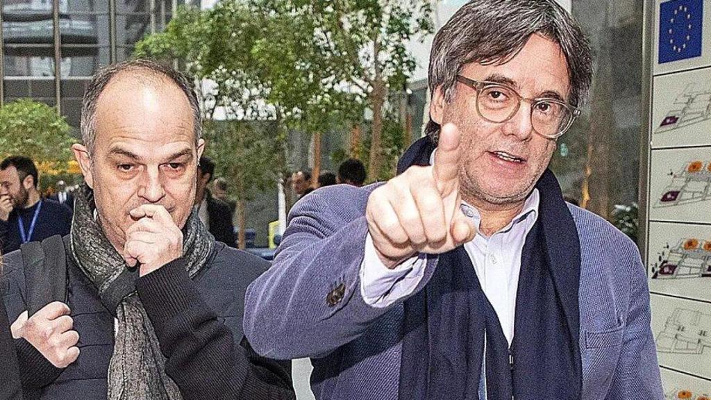 Carles Puigdemont, presidente de Junts, junto a Jordi Turull, su secretario general, en Bruselas.