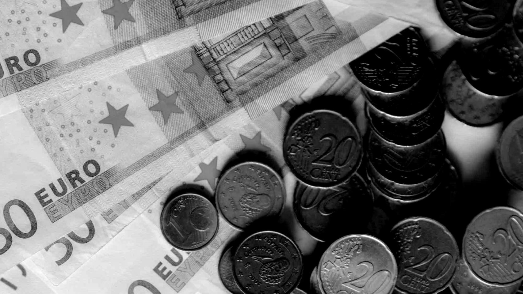 Billetes de euros y monedas
